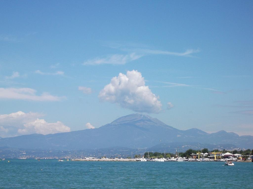 Lake Garda Lovers Peschiera del Garda Esterno foto
